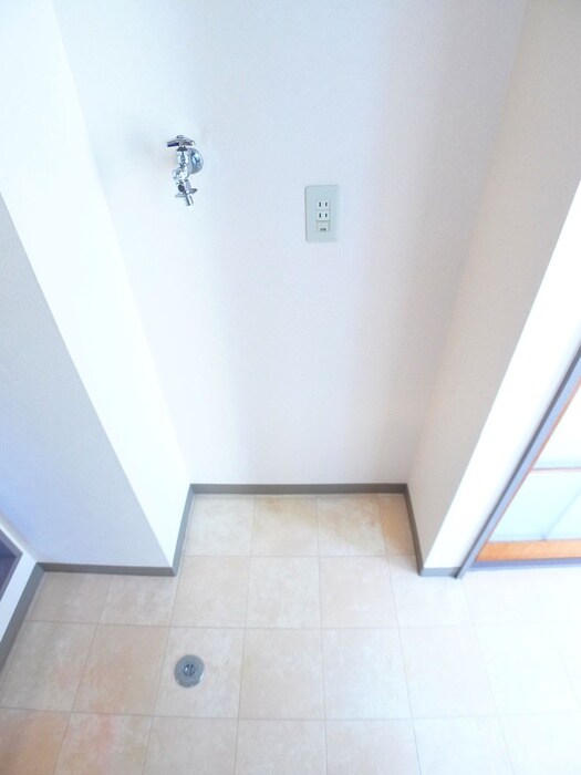 物件内観写真14　(洗濯機置場)