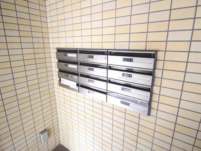 物件外観写真4　(エントランス部分)