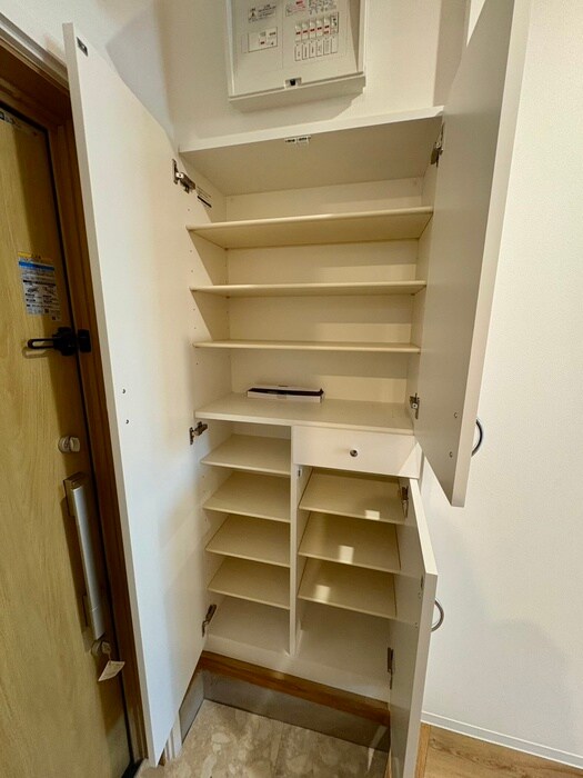 物件内観写真17　(靴箱)