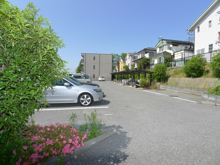 物件外観写真2　(駐車場)