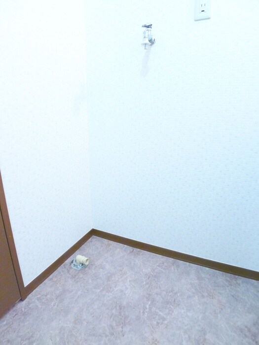 物件内観写真18　(洗濯機置場)