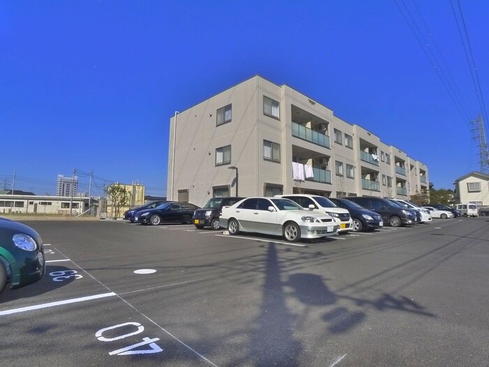物件外観写真2　(駐車場)