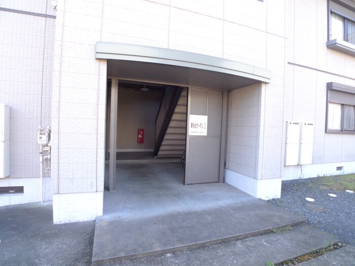 物件外観写真3　(エントランス部分)