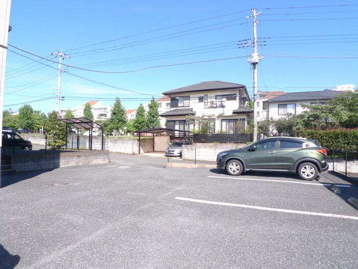 物件外観写真6　(駐車場)