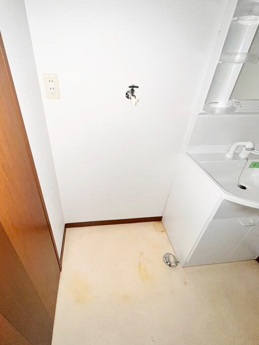 物件内観写真13　(洗濯機置場)