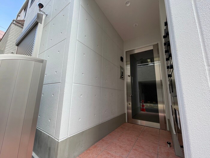 物件外観写真3　(エントランス部分)