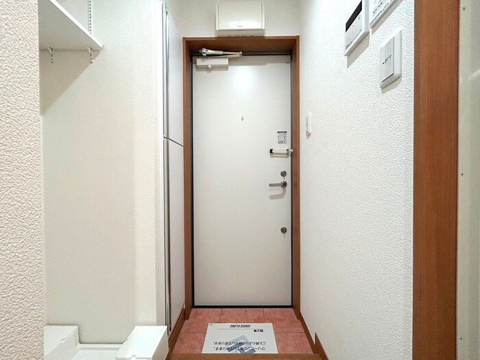 物件内観写真16　(玄関)