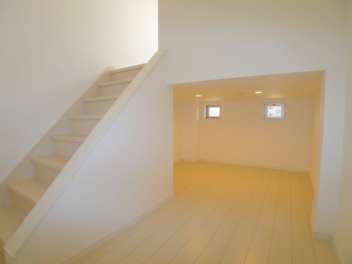 物件内観写真8　(室内からの展望)