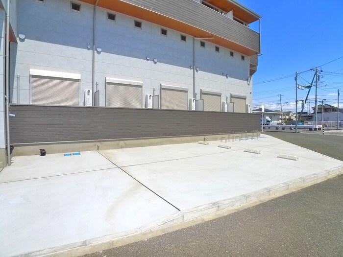 物件外観写真5　(駐車場)