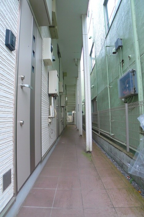 物件外観写真6　(エントランス部分)