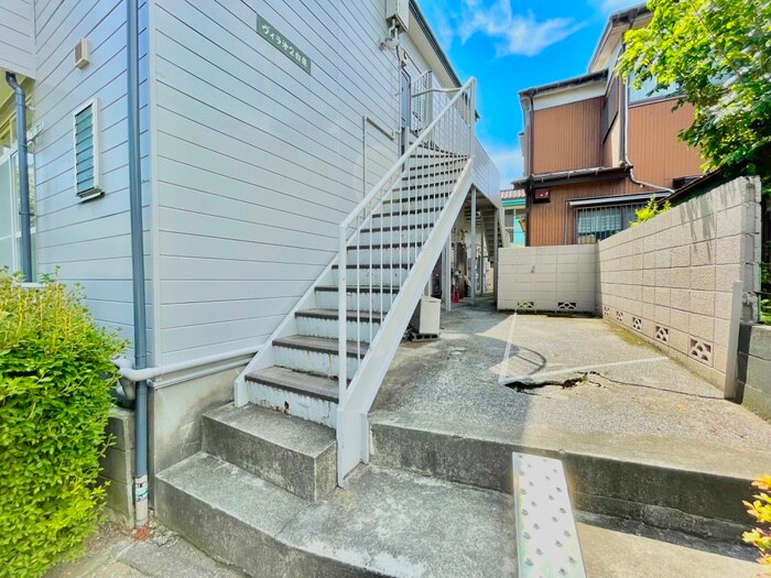 物件外観写真2　(エントランス部分)