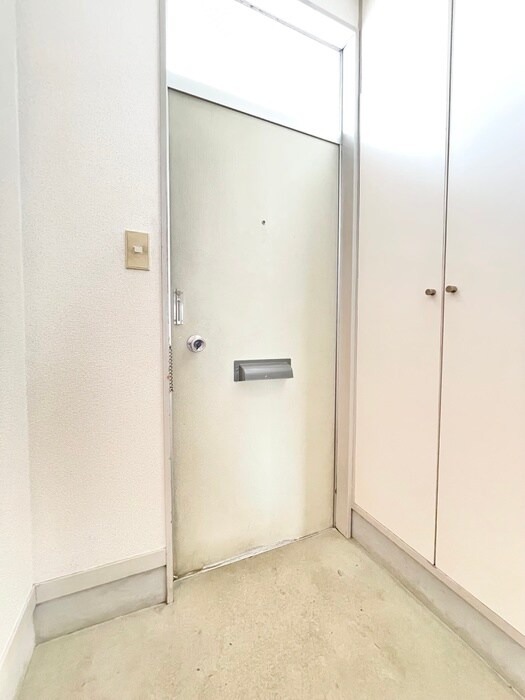 物件内観写真9　(玄関)