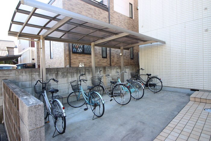 物件外観写真5　(駐輪場)