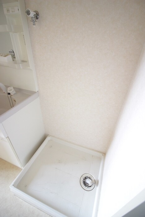 物件内観写真15　(洗濯機置場)