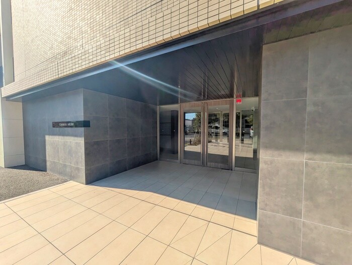 物件外観写真2　(エントランス部分)