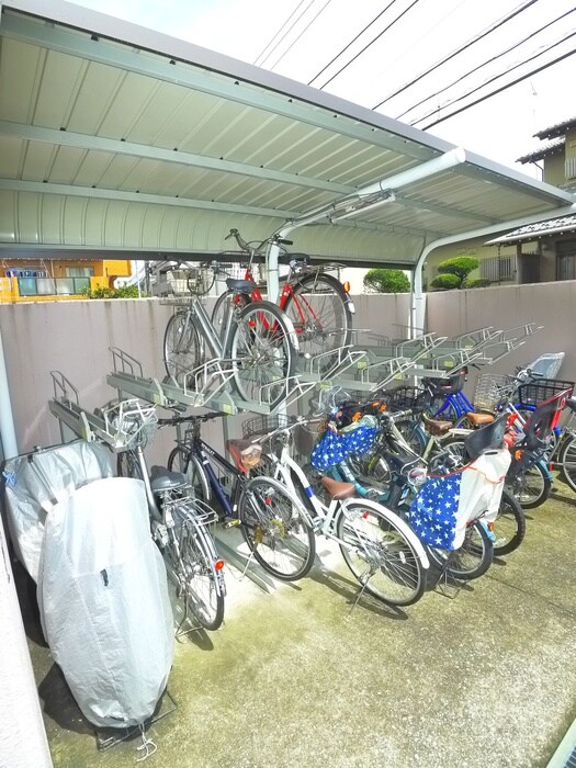物件外観写真3　(駐輪場)