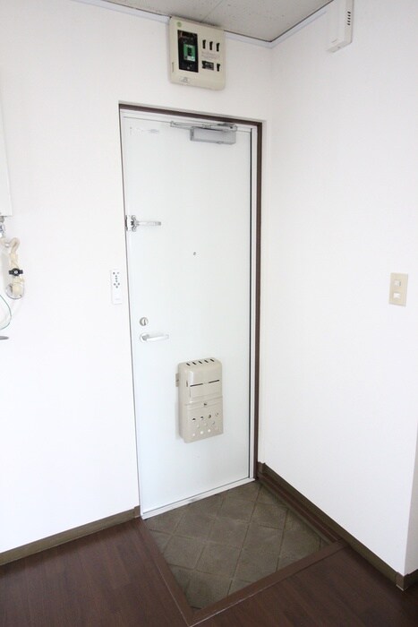 物件内観写真16　(玄関)