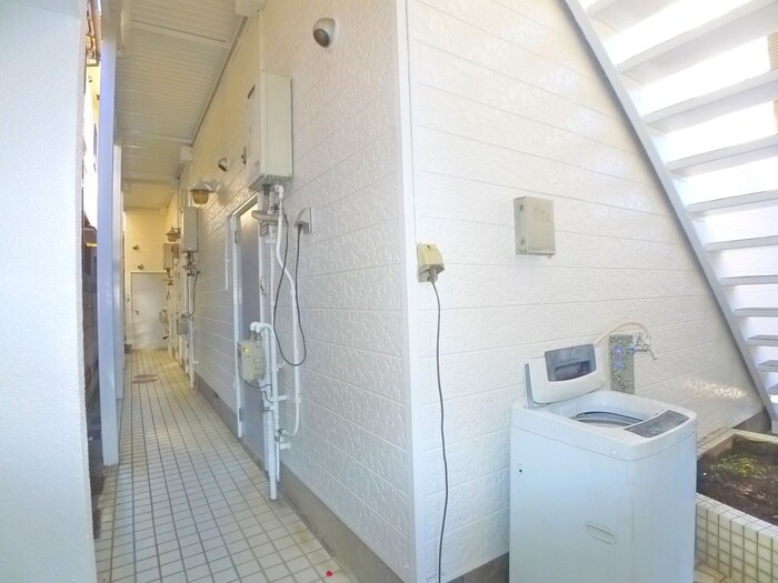 物件外観写真3　(エントランス部分)