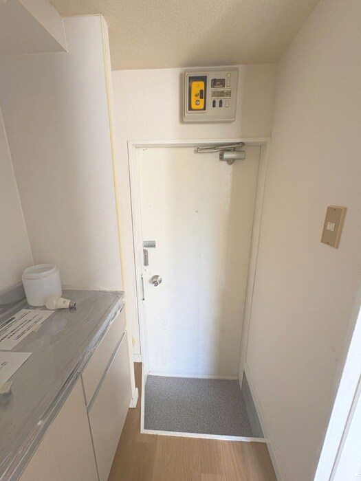 物件内観写真16　(玄関)