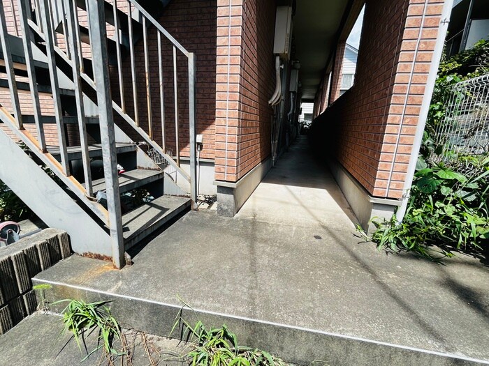 物件外観写真6　(エントランス部分)