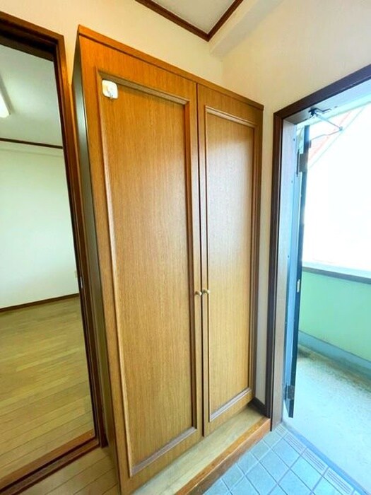 物件内観写真9　(玄関)