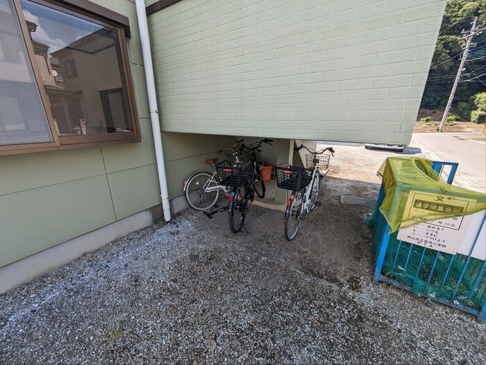 物件外観写真4　(駐輪場)