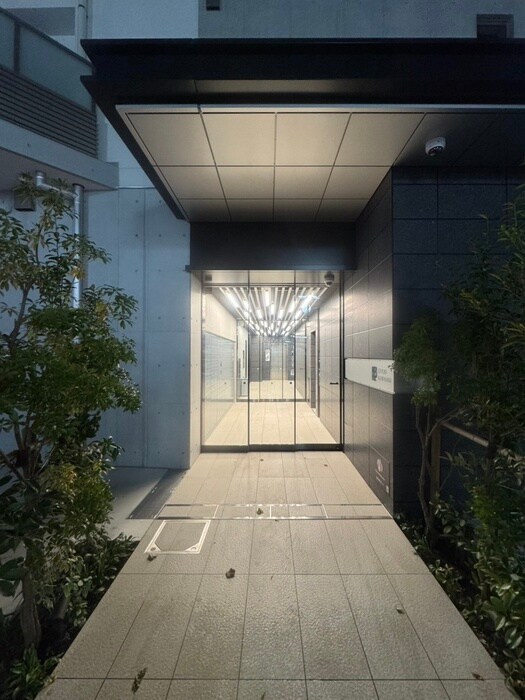 物件外観写真2　(エントランス部分)