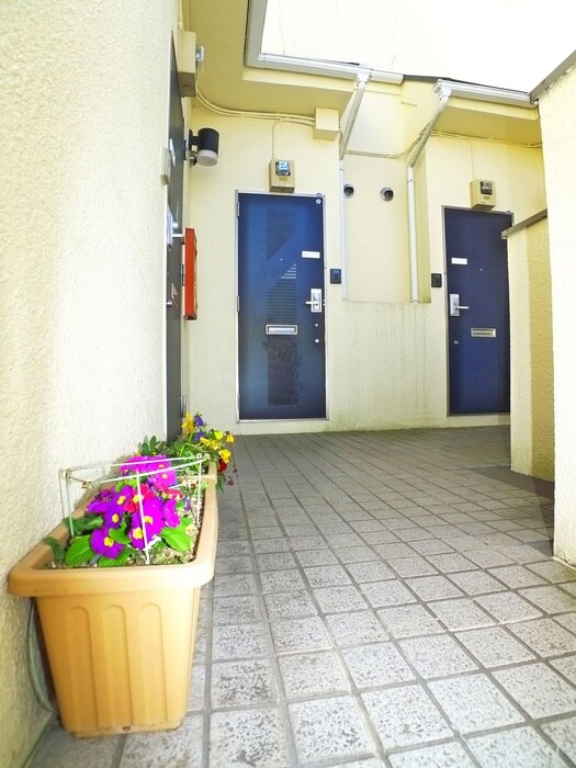 物件外観写真3　(エントランス部分)