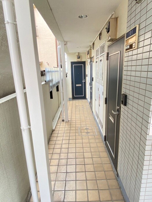 物件外観写真5　(エントランス部分)