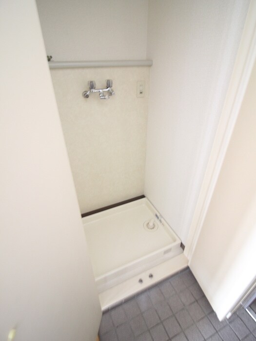 物件内観写真13　(洗濯機置場)