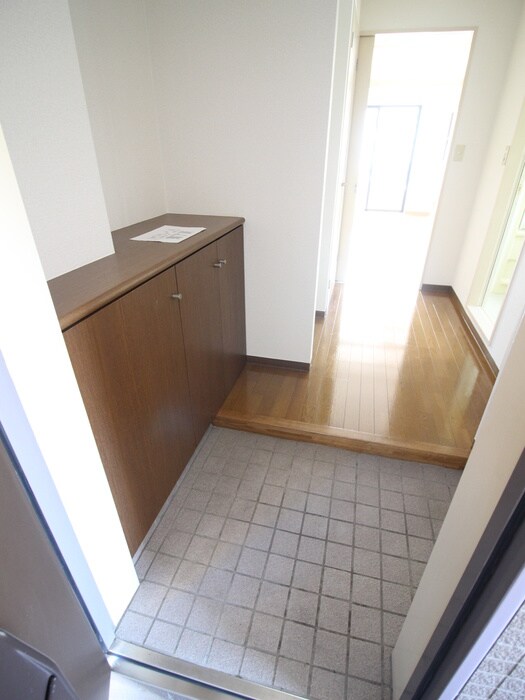 物件内観写真16　(玄関)