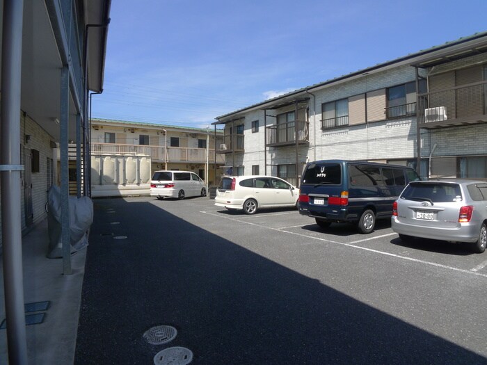 物件外観写真4　(駐車場)