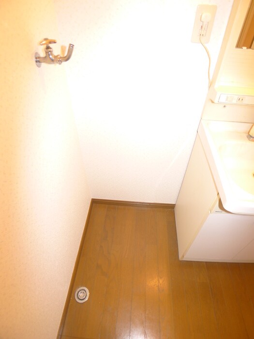 物件内観写真15　(洗濯機置場)