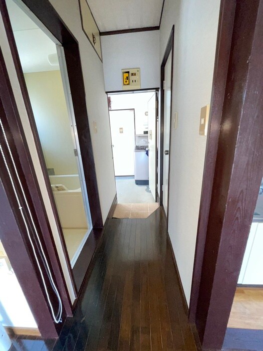 物件内観写真16　(玄関)