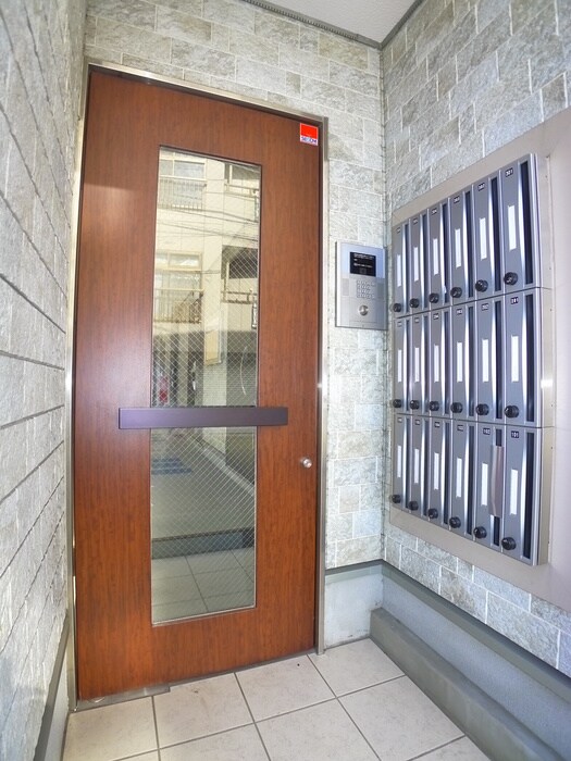 物件外観写真2　(エントランス部分)