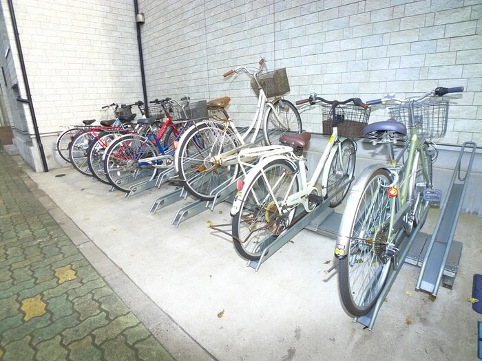 物件外観写真3　(駐輪場)