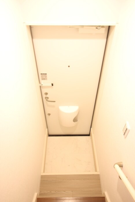 物件内観写真13　(玄関)