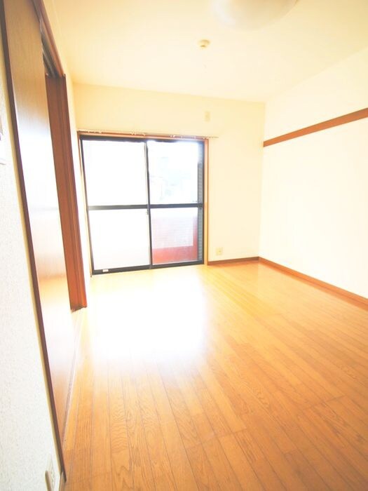 物件内観写真8　(室内からの展望)