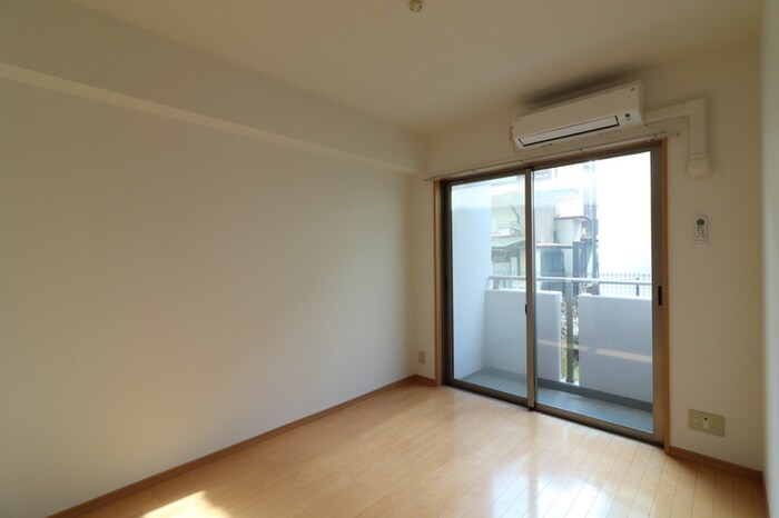 物件内観写真2　(居室)