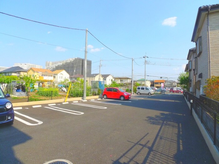 物件外観写真4　(駐車場)