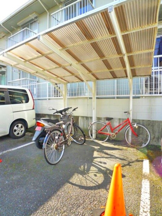 物件外観写真5　(駐輪場)