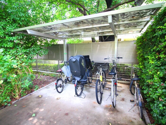 物件外観写真3　(駐輪場)