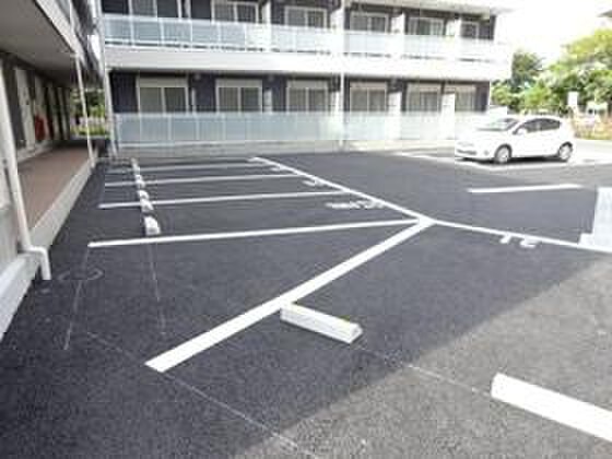 物件外観写真6　(駐車場)
