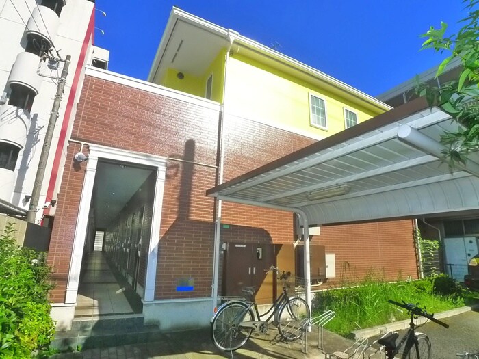 物件外観写真2　(エントランス部分)