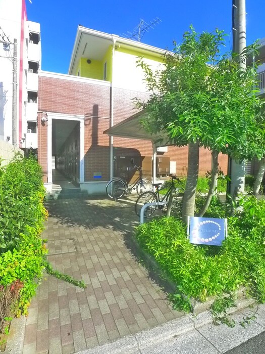 物件外観写真3　(エントランス部分)