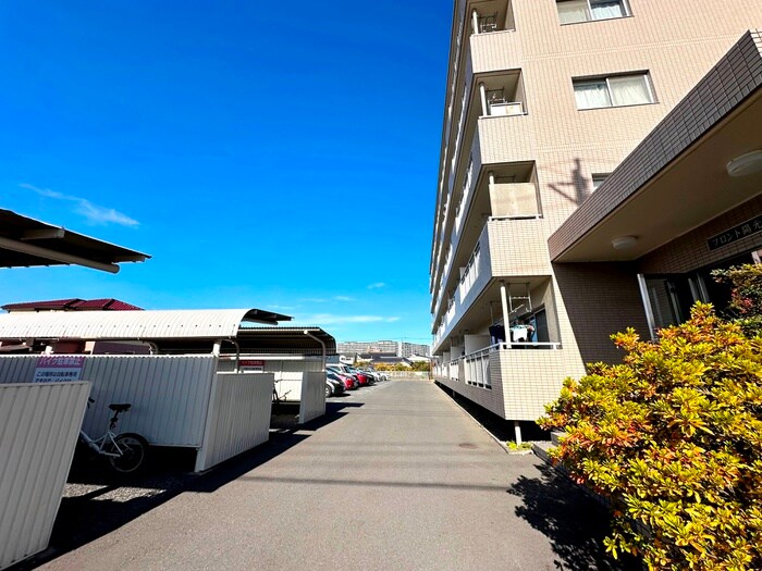 物件外観写真2　(エントランス部分)