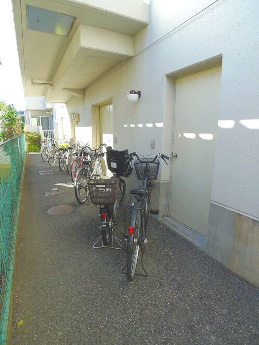 物件外観写真3　(駐輪場)