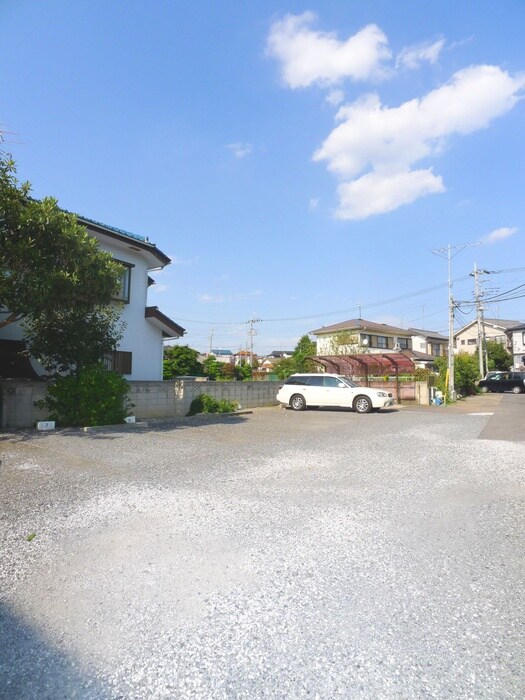 物件外観写真3　(駐車場)