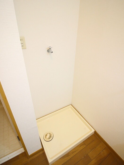 物件内観写真16　(洗濯機置場)