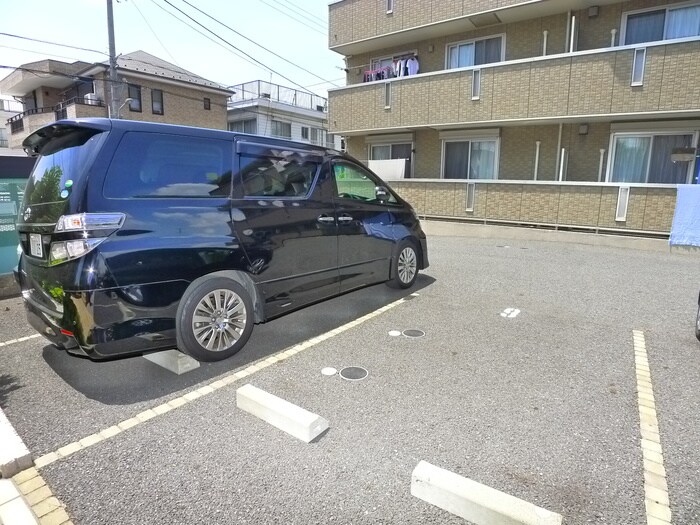 物件外観写真5　(駐車場)